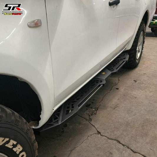 FOOT STEP RHINO DOMINATOR FOR HILUX REVO (2016 - ON)